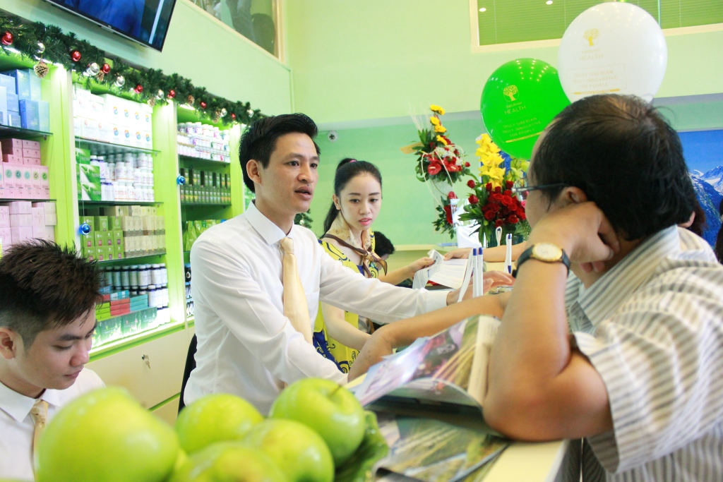 Quầy trưng bày sản phẩm bên trong văn phòng Siberian Wellness